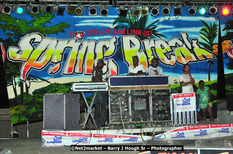 Minister of Tourism, Edmund Bartlett @ Jamaica Jazz and Blues Festival 2009 - Presented by Air Jamaica - Thursday, January 22, 2009 - Venue at the Aqueduct on Rose Hall Resort &amp; Country Club, Montego Bay, Jamaica - Thursday, January 22 - Saturday, January 24, 2009 - Photographs by Net2Market.com - Barry J. Hough Sr, Photographer/Photojournalist - Negril Travel Guide, Negril Jamaica WI - http://www.negriltravelguide.com - info@negriltravelguide.com...!